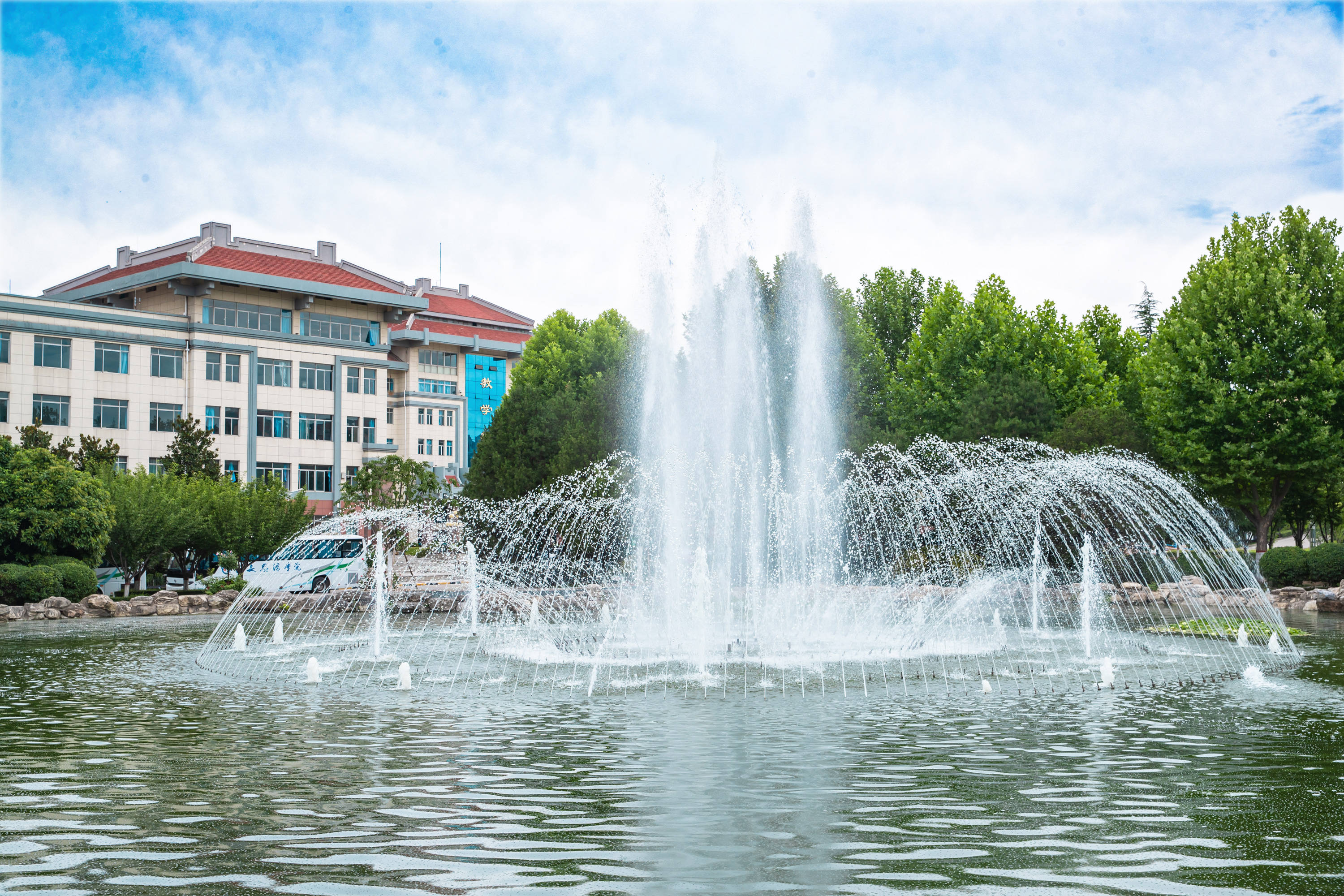 taptap点点图库支持动画切换排序点击放大切换下一张 taptap点点图库支持动画切换排序点击放大切换下一张